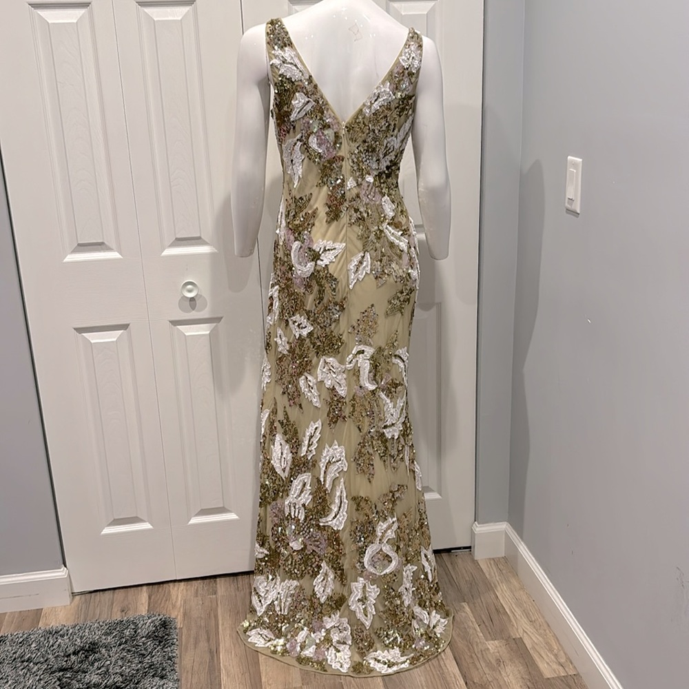 NWOT Mac Duggal floral embellished sequin v neck gown - Picture 12 of 16